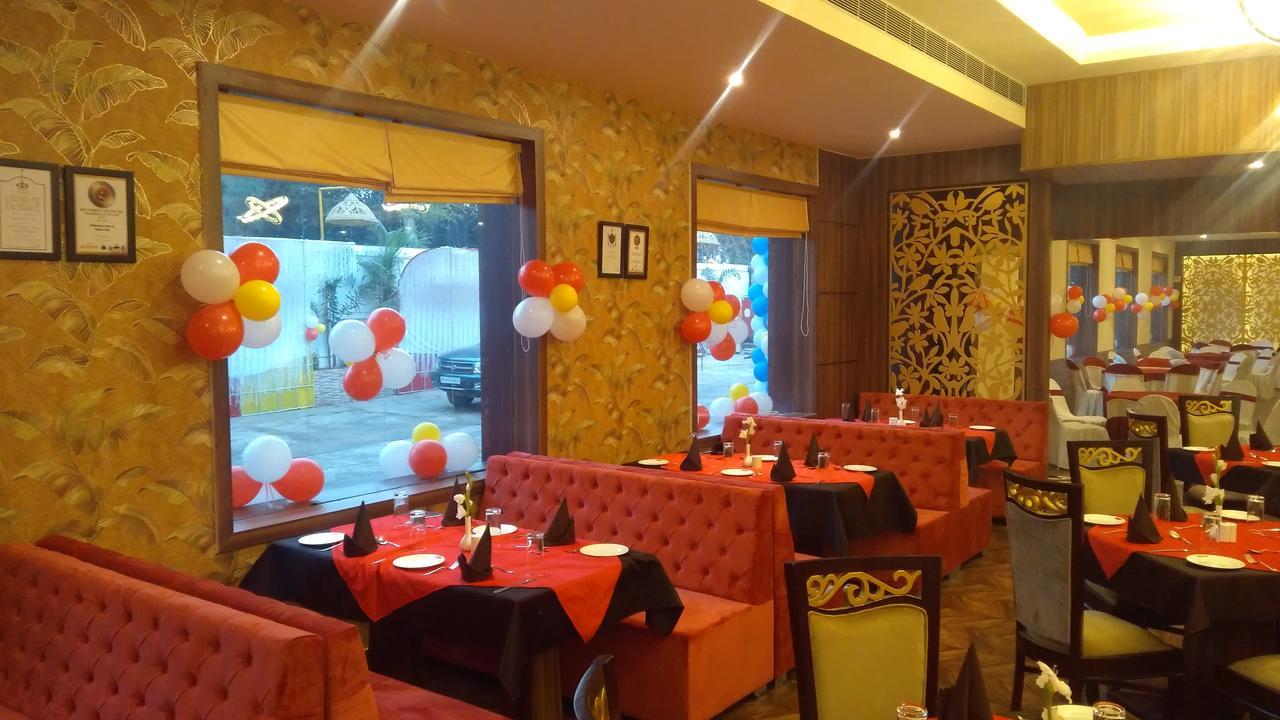 Hotel Rajkamal Диогар Екстериор снимка