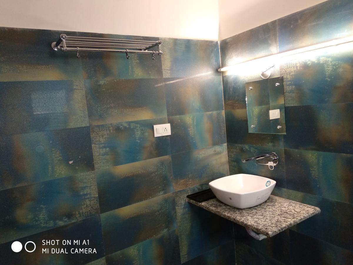 Hotel Rajkamal Диогар Екстериор снимка