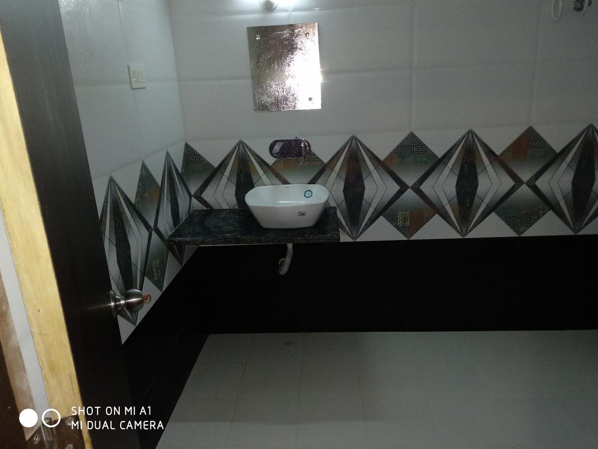 Hotel Rajkamal Диогар Екстериор снимка