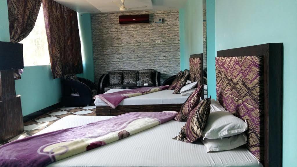 Hotel Rajkamal Диогар Екстериор снимка