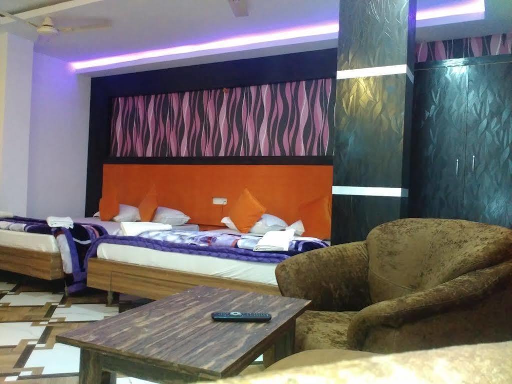 Hotel Rajkamal Диогар Екстериор снимка