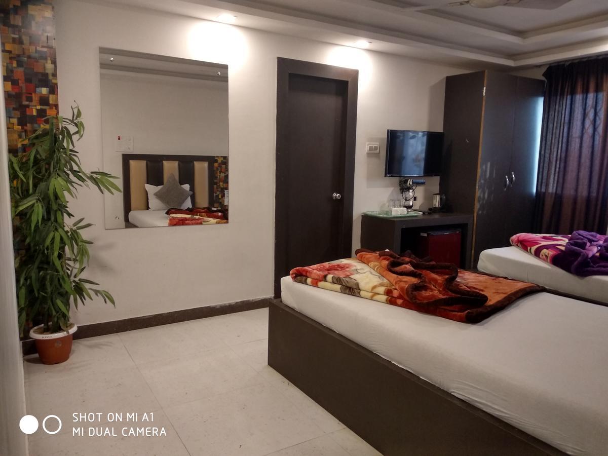 Hotel Rajkamal Диогар Екстериор снимка