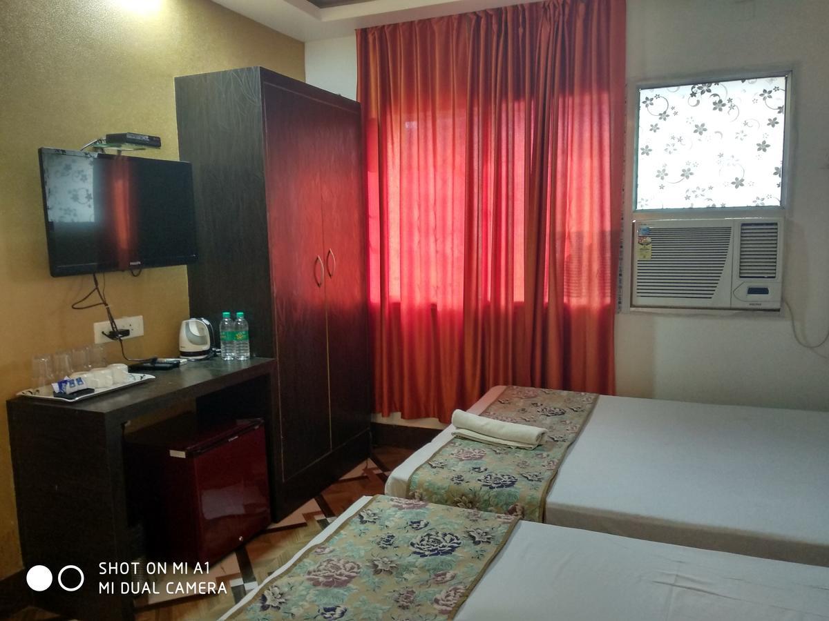 Hotel Rajkamal Диогар Екстериор снимка