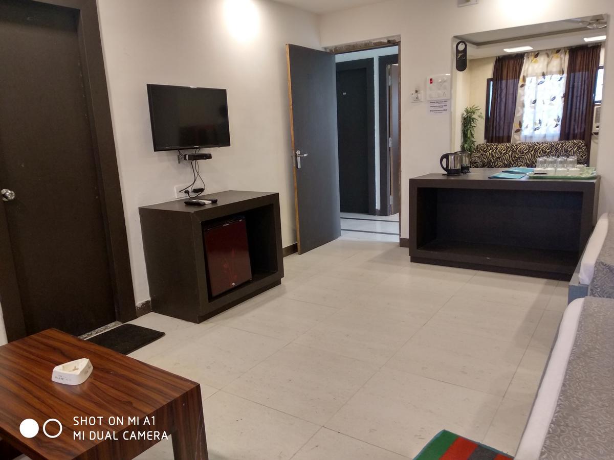 Hotel Rajkamal Диогар Екстериор снимка