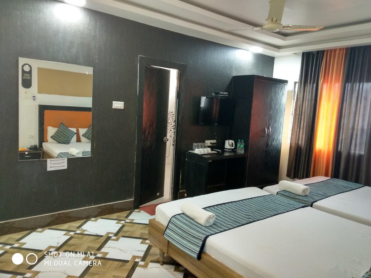 Hotel Rajkamal Диогар Екстериор снимка