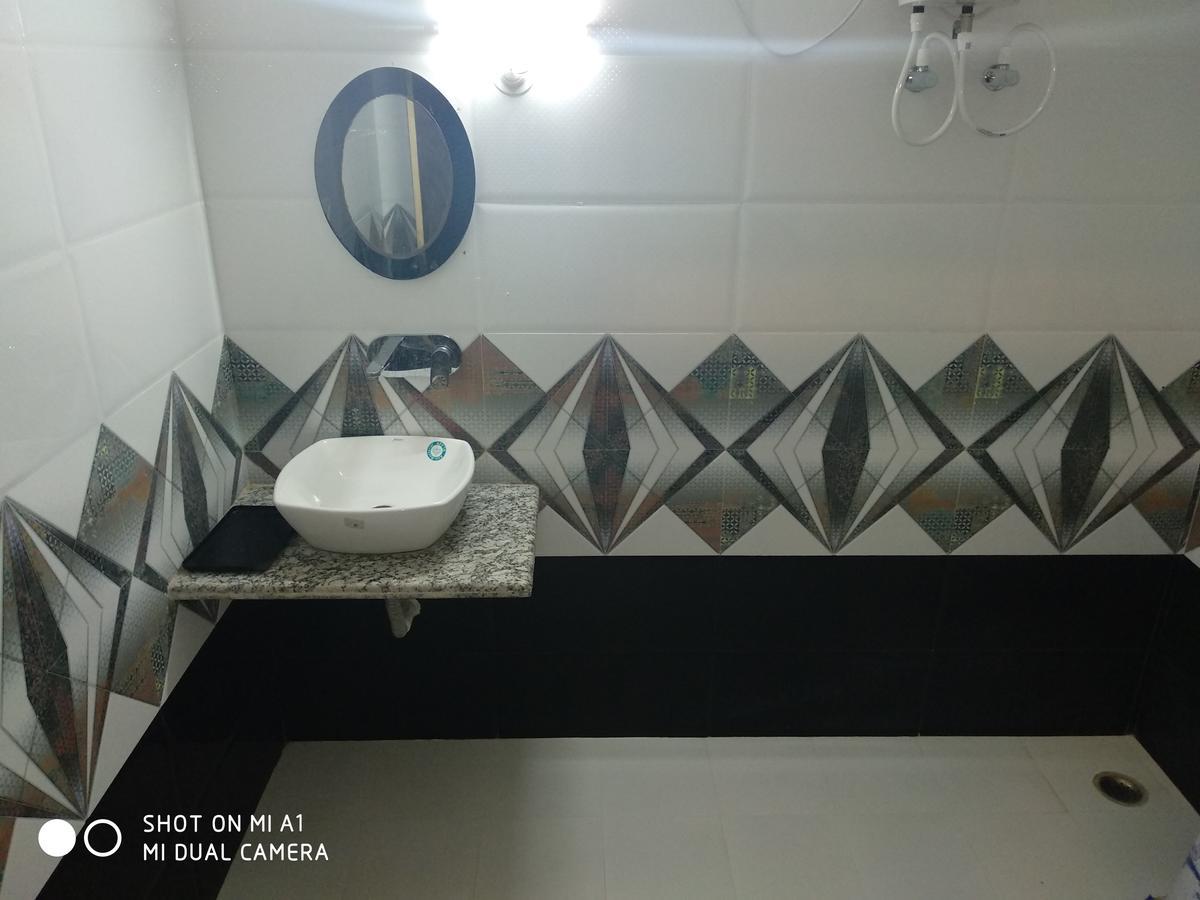 Hotel Rajkamal Диогар Екстериор снимка