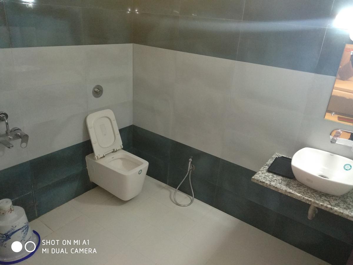 Hotel Rajkamal Диогар Екстериор снимка
