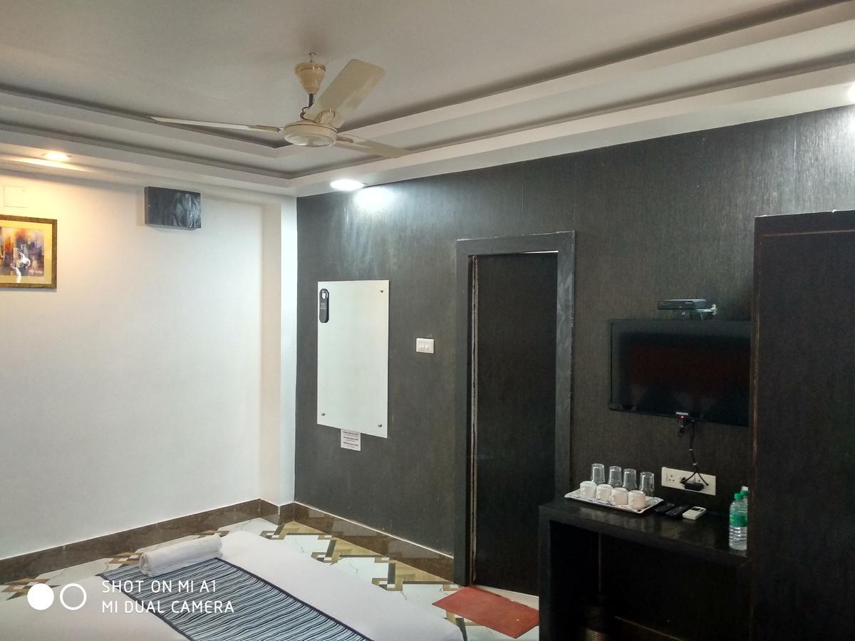 Hotel Rajkamal Диогар Екстериор снимка